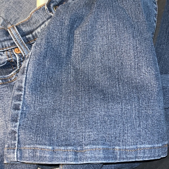 Levi Strauss & Co. Women’s Jeans - Picture 9 of 9